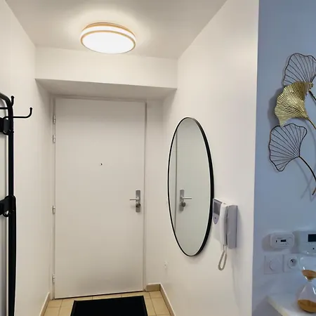 Apartamento Beautiful Comfortable Paris Nearby T9 & M7 *