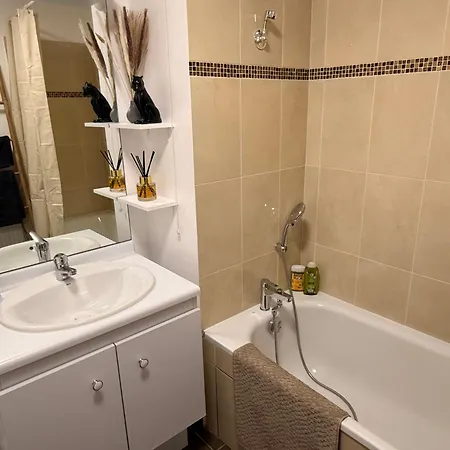 Apartman Beautiful Comfortable Paris Nearby T9 & M7